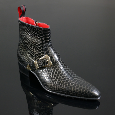 Dilettante 'The Duke' - Buckle detail zip boot